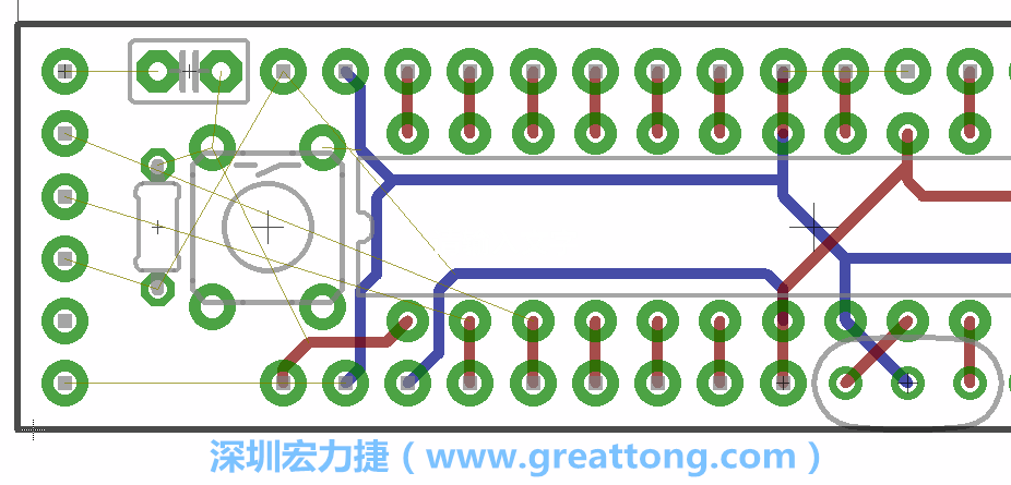 到目前為止，你應該只剩下四個部分還未進行布線，10K重置上拉電阻器、重置電容和1×6的序列排針。