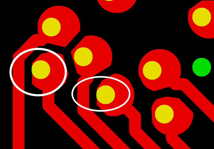 PCB生產(chǎn)會產(chǎn)生同一方向性的小小量偏移，焊盤被削的方向無規(guī)則，最惡劣的情況還會出現(xiàn)個別孔破焊環(huán)